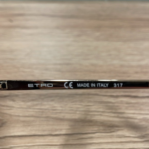 Etro 54mm et654S sunglasses. Used once.  No scratches.  Mint condition - Picture 4 of 6